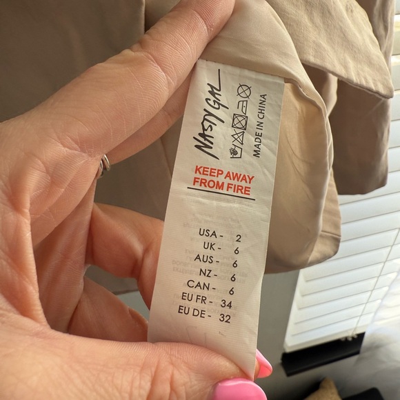 Nasty Gal Inc Long Sleeve Beige Nude Tan Button Up Blazer Size 2 - Picture 6 of 8